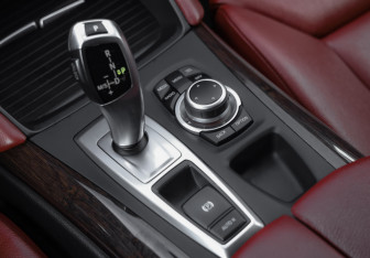 Подержанный автомобиль BMW X6 2013 года (24 фото)