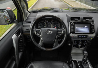 Подержанный автомобиль Toyota Land Cruiser Prado 2018 года (15 фото)