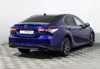 Подержанный автомобиль Toyota Camry Sedan 2021 года (5 фото)