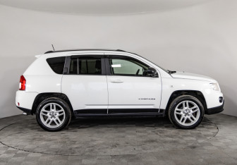 Подержанный автомобиль Jeep Compass 2012 года (4 фото)