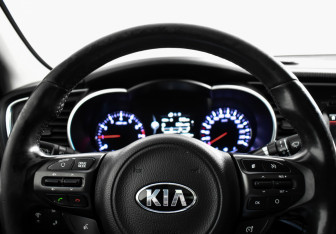Подержанный автомобиль Kia Optima Sedan 2015 года (16 фото)