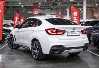 Подержанный автомобиль BMW X6 2016 года (14 фото)