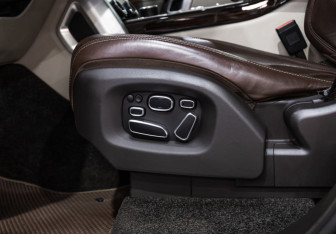 Подержанный автомобиль Land Rover Range Rover 2015 года (26 фото)