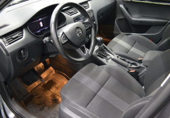 Подержанный автомобиль Skoda Octavia Liftback 2020 года (10 фото)