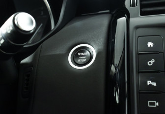 Подержанный автомобиль Land Rover Discovery 2017 года (26 фото)