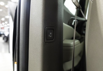 Подержанный автомобиль Kia Carnival 2022 года (23 фото)