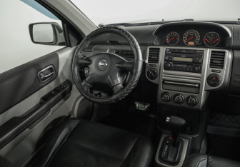 Подержанный автомобиль Nissan X-Trail 2006 года (9 фото)