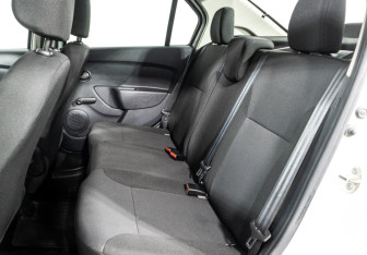 Подержанный автомобиль Renault Logan Sedan 2019 года (10 фото)