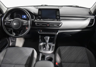 Подержанный автомобиль Kia Seltos 2021 года (13 фото)