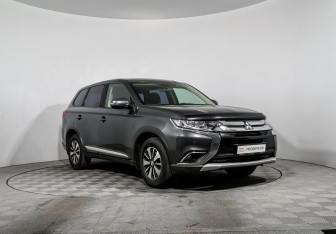 Подержанный автомобиль Mitsubishi Outlander 2018 года (3 фото)