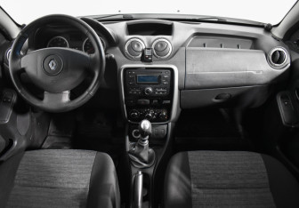 Подержанный автомобиль Renault Duster 2014 года (13 фото)