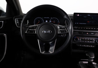 Подержанный автомобиль Kia Ceed Hatchback 2021 года (9 фото)