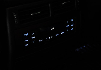 Подержанный автомобиль Toyota Land Cruiser Suv 2016 года (15 фото)