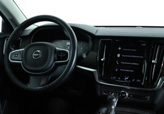Подержанный автомобиль Volvo V90 Cross Country 2019 года (13 фото)
