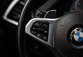 Подержанный автомобиль BMW X5 2021 года (16 фото)