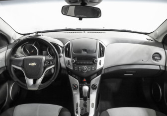 Подержанный автомобиль Chevrolet Cruze Wagon 2014 года (10 фото)