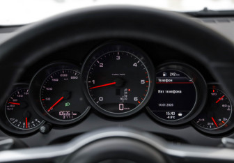 Подержанный автомобиль Porsche Cayenne 2016 года (14 фото)