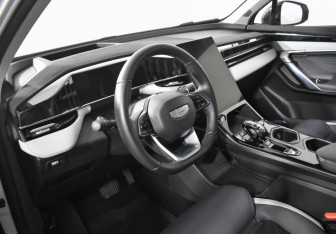 Подержанный автомобиль Geely Atlas 2024 года (9 фото)