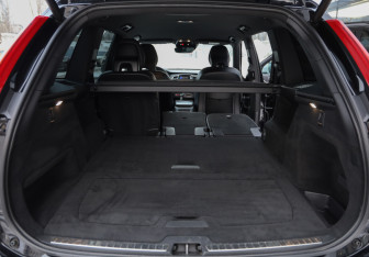 Подержанный автомобиль Volvo XC90 2019 года (33 фото)