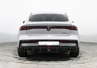 Подержанный автомобиль Changan UNI-V 2023 года (6 фото)