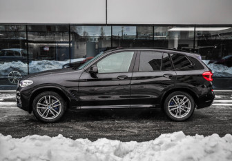 Подержанный автомобиль BMW X3 2018 года (8 фото)