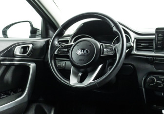 Подержанный автомобиль Kia Ceed Wagon 2019 года (16 фото)