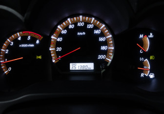 Подержанный автомобиль Toyota Hilux 2014 года (12 фото)