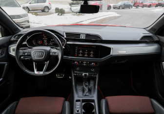 Подержанный автомобиль Audi Q3 Sportback 2020 года (12 фото)
