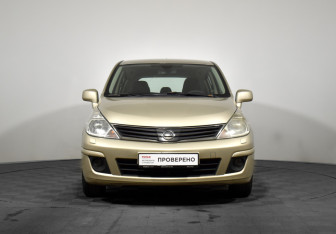 Подержанный автомобиль Nissan Tiida Hatchback 2011 года (2 фото)