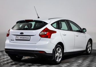 Подержанный автомобиль Ford Focus Hatchback 2013 года (5 фото)