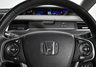 Подержанный автомобиль Honda Freed 2016 года (17 фото)