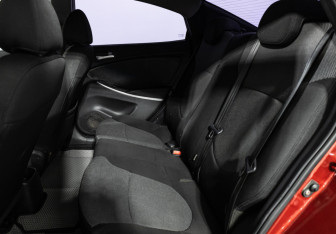 Подержанный автомобиль Hyundai Solaris Sedan 2012 года (10 фото)