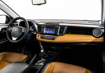 Подержанный автомобиль Toyota RAV4 2016 года (9 фото)