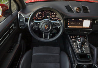Подержанный автомобиль Porsche Cayenne 2022 года (13 фото)