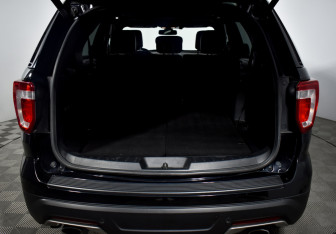 Подержанный автомобиль Ford Explorer 2018 года (27 фото)