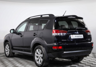 Подержанный автомобиль Mitsubishi Outlander 2011 года (7 фото)