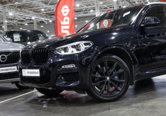 Подержанный автомобиль BMW X4 2018 года (2 фото)
