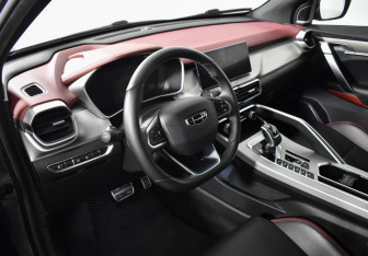 Подержанный автомобиль Geely Coolray 2022 года (9 фото)