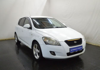 Подержанный автомобиль Kia Ceed Hatchback 2009 года (3 фото)