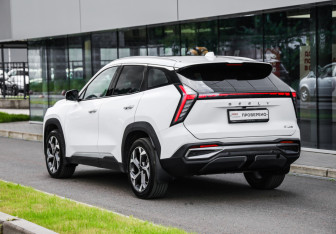 Подержанный автомобиль Geely Atlas 2024 года (8 фото)