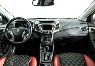 Подержанный автомобиль Hyundai Elantra Sedan 2015 года (13 фото)