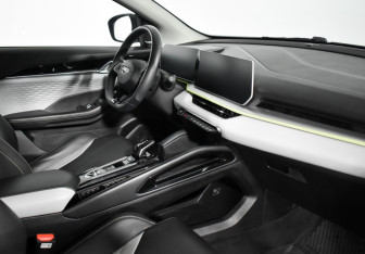 Подержанный автомобиль Geely Coolray 2023 года (13 фото)