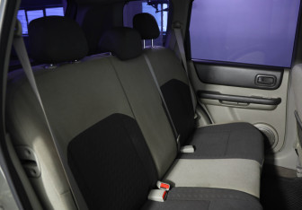Подержанный автомобиль Nissan X-Trail 2006 года (16 фото)