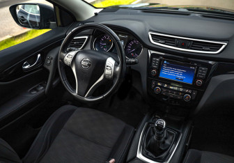 Подержанный автомобиль Nissan Qashqai 2017 года (10 фото)