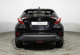Подержанный автомобиль Toyota C-HR 2019 года (6 фото)