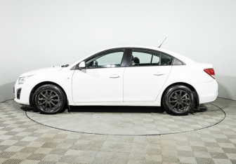 Подержанный автомобиль Chevrolet Cruze Sedan 2013 года (8 фото)