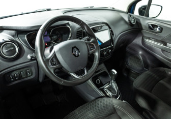 Подержанный автомобиль Renault Kaptur 2017 года (11 фото)