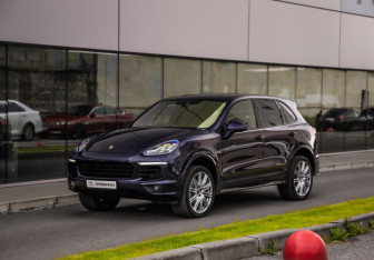 Подержанный автомобиль Porsche Cayenne 2017 года (3 фото)