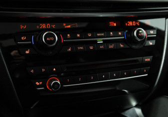 Подержанный автомобиль BMW X5 M 2016 года (16 фото)