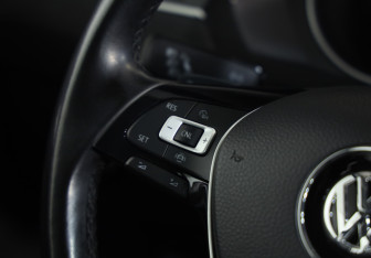 Подержанный автомобиль Volkswagen Tiguan 2019 года (11 фото)